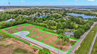 1130 Mandarin Ln, Port Neches, TX 77651