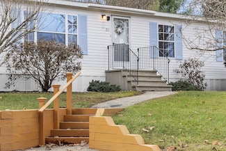 53 Oak Dr, North Hampton, NH 03862