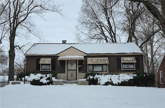 1160 Lincoln Park Dr, Decatur, IL 62522