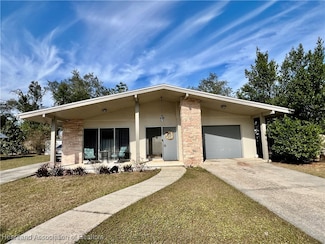 17 E Circle St, Avon Park, FL 33825