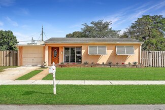 702 Snowden Dr, Lake Worth, FL 33461