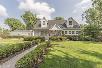 17426 Locherbie Ave, Beverly Hills, MI 48025