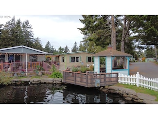 1765 Shorepines Dr, Coos Bay, OR 97420