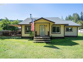 99996 Lone Pine Ln, Myrtle Point, OR 97458