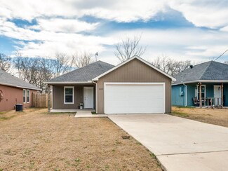 309 W Oak St, Whitewright, TX 75491