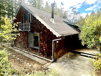 24 Forest View Dr, Willow Creek, CA 95573