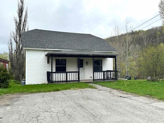1051 Vermont 105, Newport, VT 05855