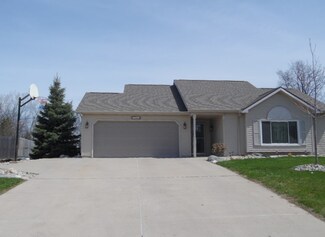 705 Willowood Dr, Ossian, IN 46777