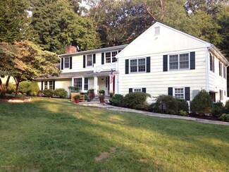 38 Byfield Ln, Greenwich, CT 06830
