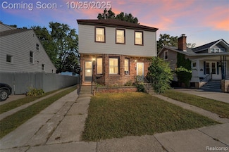 223 E Oakridge Ave, Ferndale, MI 48220