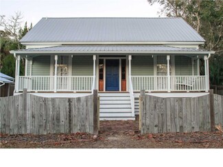 135 5th St, Apalachicola, FL 32320