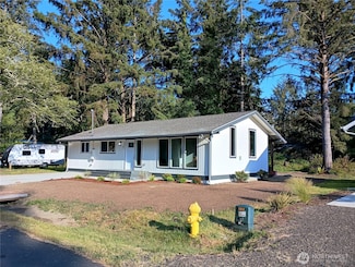 367 Eridani Loop SE, Ocean Shores, WA 98569