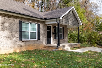 159 Wade Ln, Oak Ridge, TN 37830