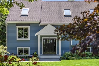 121 Streeter Hill Rd, Falmouth, MA 02556
