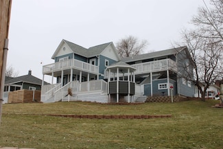 202 S Dakota St, Hot Springs, SD 57747