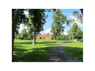 17608 Mountain Grove Rd, Henryville, IN 47126