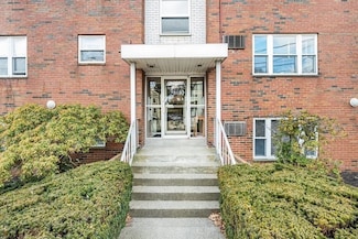 100 Summer St Unit 2-3, Watertown, MA 02472
