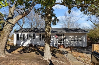 33 Woodbury Forrest Dr, Hampton, VA 23666