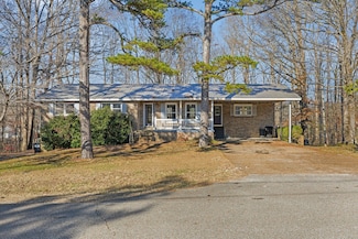 211 Lakeview Dr, Hohenwald, TN 38462