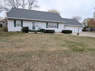 1235 N Chestnut St, Nevada, MO 64772