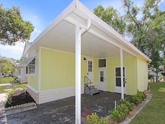 3 Madison Dr, Mount Plymouth, FL 32776