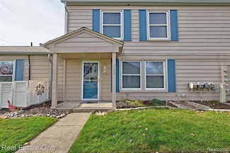 2765 Fox Hollow Ct, Lake Orion, MI 48360