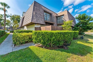 15233 W Pond Woods Dr Unit 404, Tampa, FL 33618