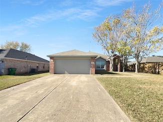 104 Crown Dr, Rhome, TX 76078