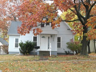 917 N River Ave, Alma, MI 48801