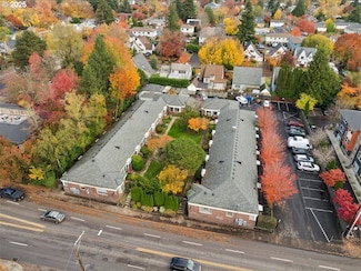 610 SE Cesar Estrada Chavez Blvd, Portland, OR 97214