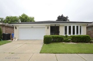 6902 N Dowagiac Ave, Chicago, IL 60646
