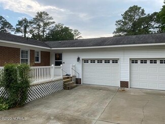 521 Forest Ln, Wallace, NC 28466