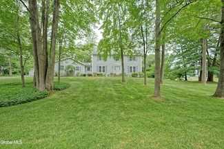 8 Dorchester St, Clifton Park, NY 12065