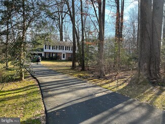 12323 Folkstone Dr, Herndon, VA 20171