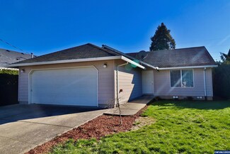 3264 4th St, Hubbard, OR 97032