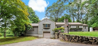 3 Paine Rd, Cumberland, RI 02864