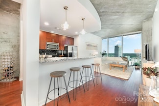 210 N Church St Unit 1709, Charlotte, NC 28202