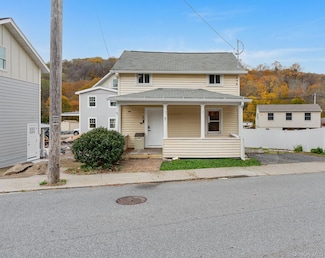 7 Oak St, Brewster, NY 10509