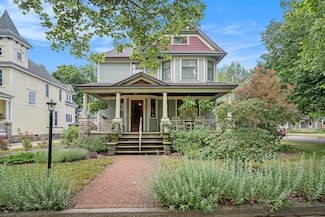 162 W 14th St, Holland, MI 49423