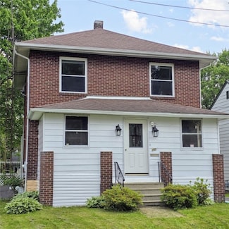 1911 Carolyn St, Farrell, PA 16121