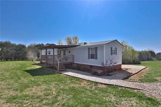 194 Cristi Ln, Dobson, NC 27017