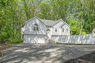 136 Ararat St, Worcester, MA 01606