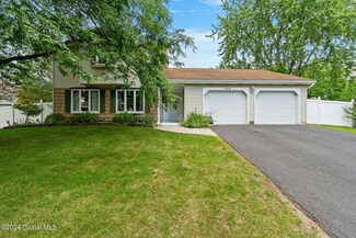 109 Glengerry Cir, Cohoes, NY 12047