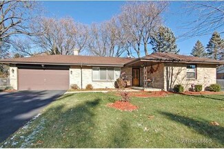 972 Hillcrest Rd, Elgin, IL 60123