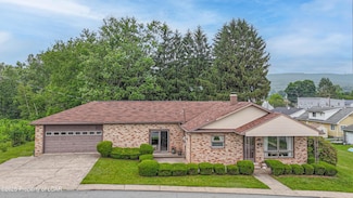 103 Rose Ln, Old Forge, PA 18518