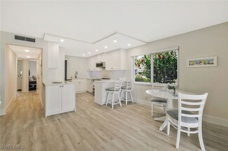 354 Harbour Dr Unit 354, Naples, FL 34103