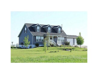 2558 Paris Rd, Central City, IA 52214