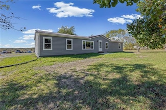 38740 Hedge Ln, Fontana, KS 66026