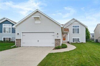 3307 Oak Dr SW, Bondurant, IA 50035
