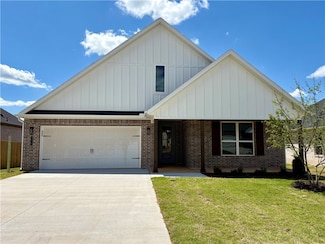 1817 Edwards St, Pea Ridge, AR 72751
